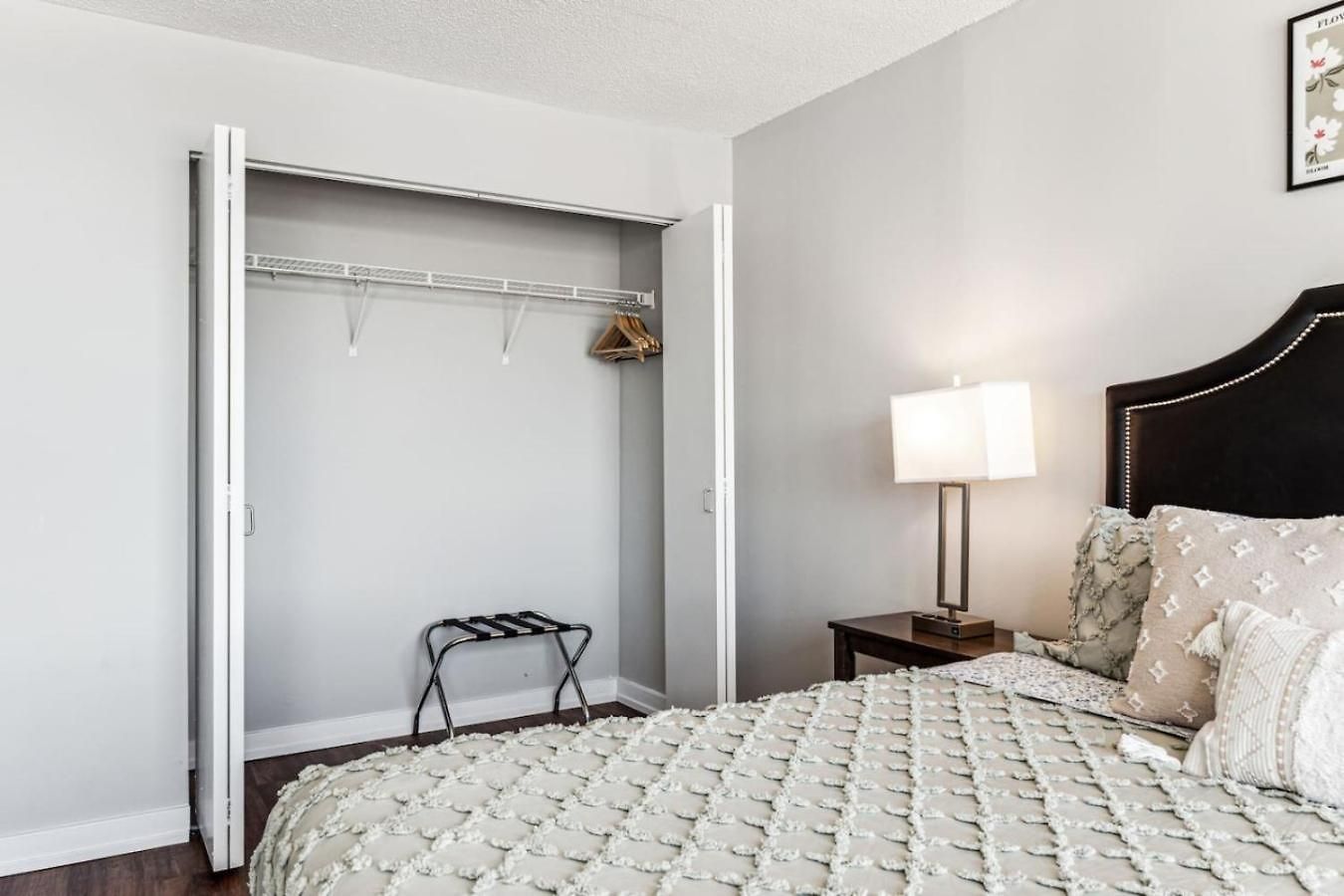 Mich Ave Downtown, Park, Museums 2bd-2ba #4