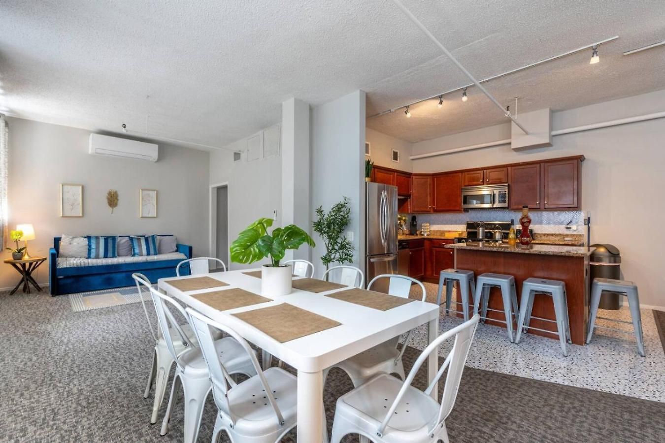 Apartment Spacious Downtwn Penthouse Vintage 3bd-gym & Balcony #2 *