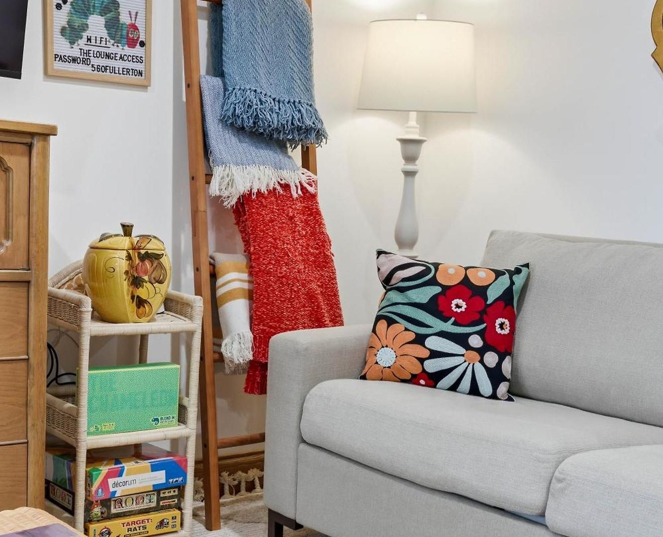 Apartment Fully Updated Jr, 1 Bed, Steps From Lincoln Park *