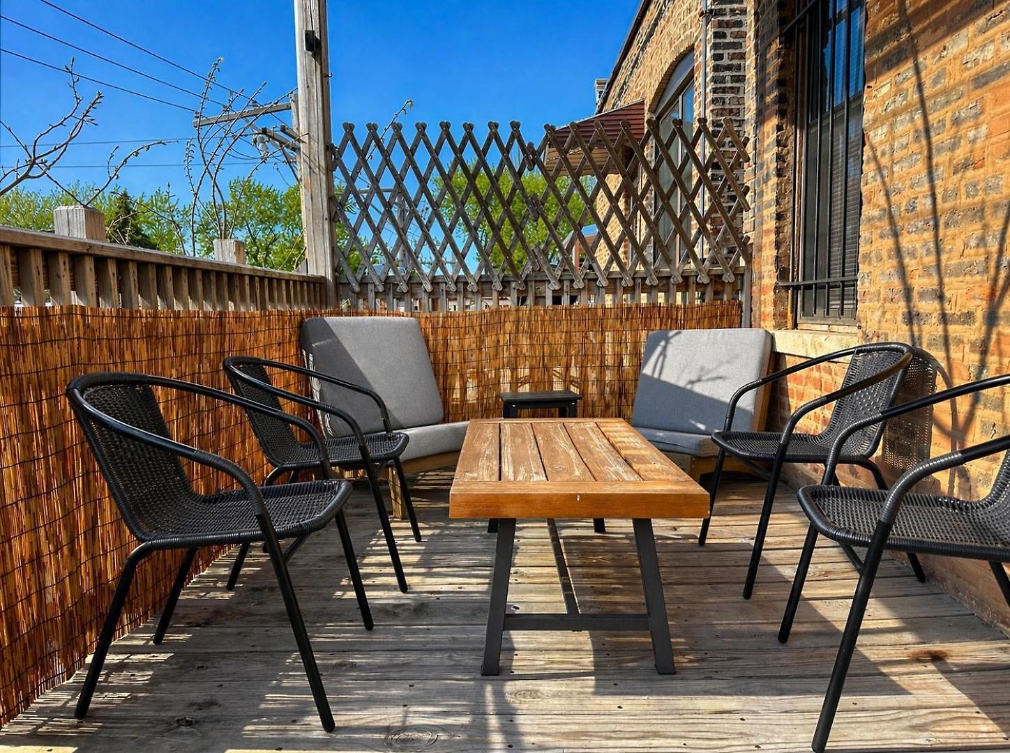 Apartment Flexhome Ukrainian Village 2br - Private Balcony & Walkable Location *