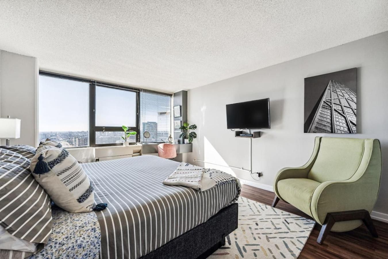 Apartment Mich Ave, Downtown, Grant Park 2bd-2ba #23 *