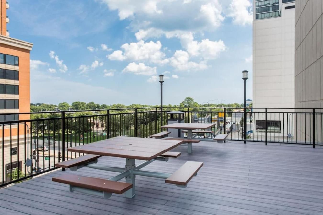 Mich Ave Downtown, Park, Museums 2bd-2ba #4
