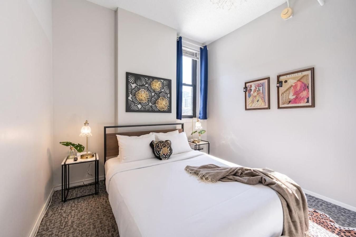 Sleep 14 Downtown, Vintage 5bd-2ba Gym & Patio Chicago