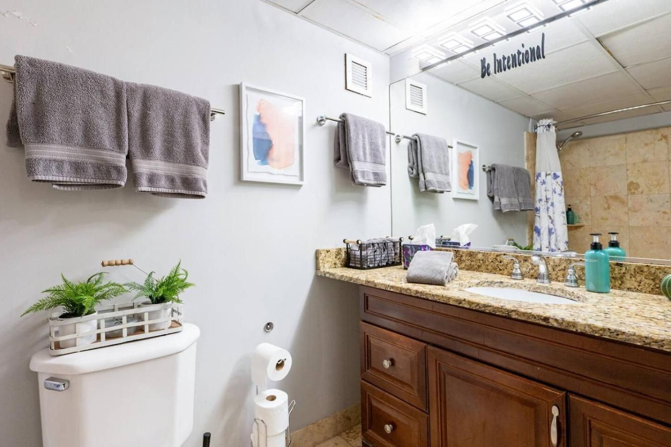 Spacious Downtwn Penthouse Vintage 3bd-gym & Balcony #2 *