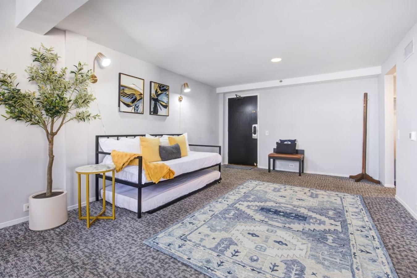 Sleep 25 - Huge Downtown Vintage Lofts, Balcony & Gym * Chicago