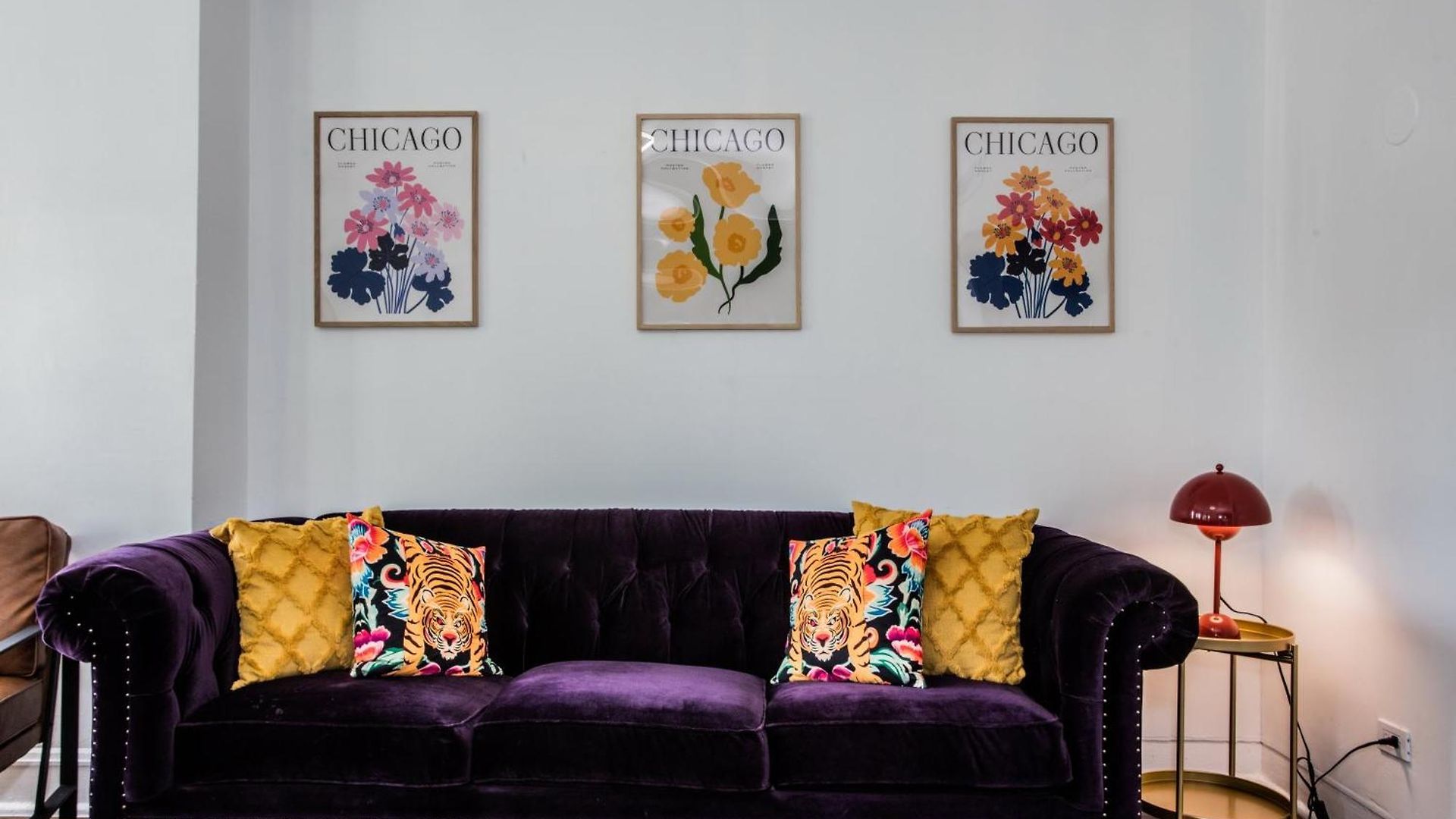 King Bed, Great Wifi, United Center, Walk To Train Apartment *