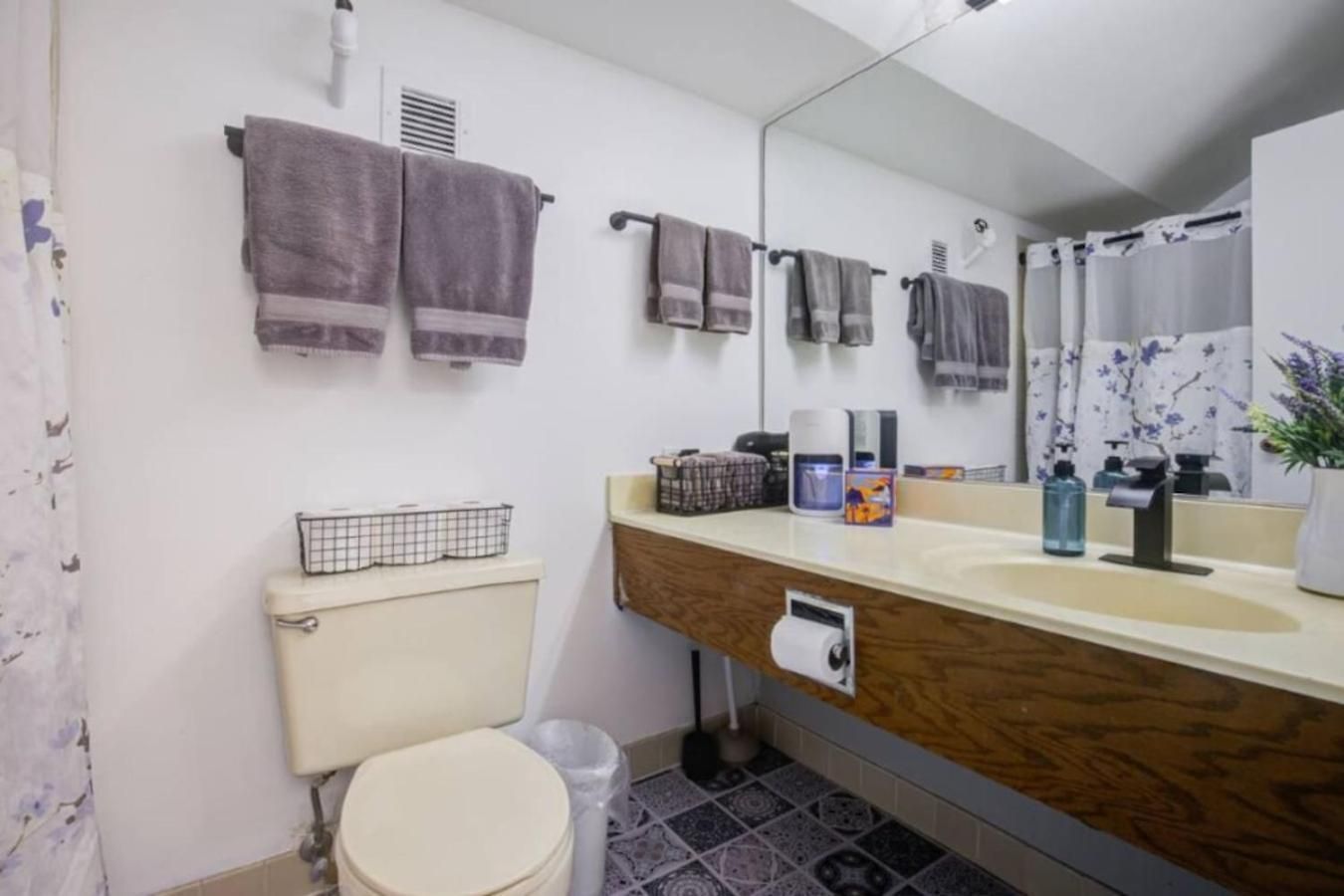 Apartment Sleep 25 - Huge Downtown Vintage Lofts, Balcony & Gym *