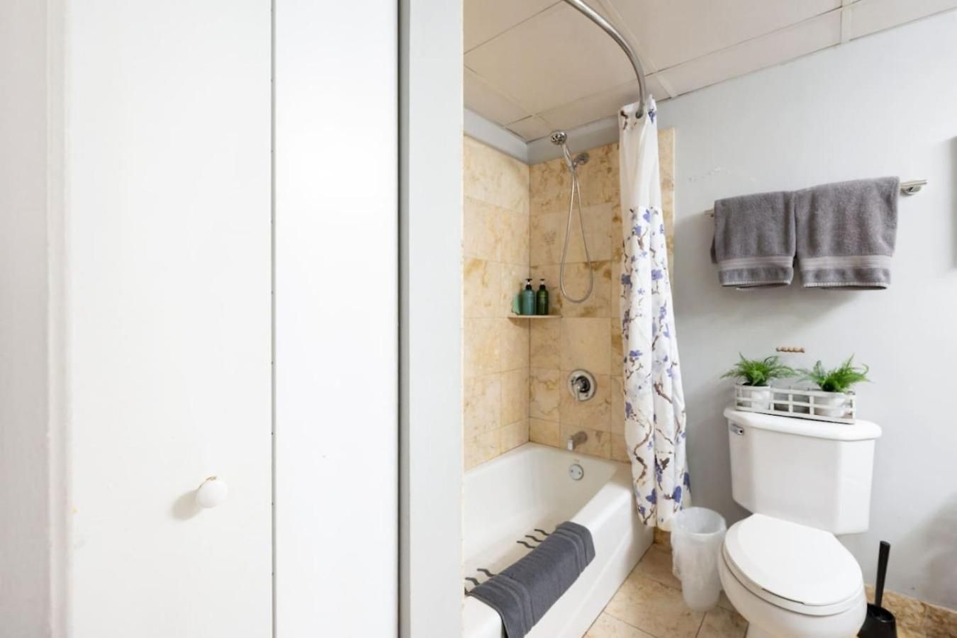 Spacious Downtwn Penthouse Vintage 3bd-gym & Balcony #2 *