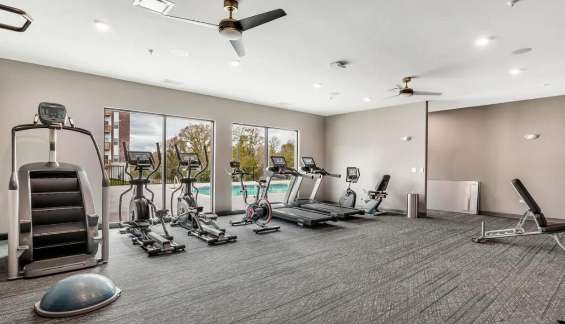 Landing Modern 2bd Clubhouse Gym Chicago