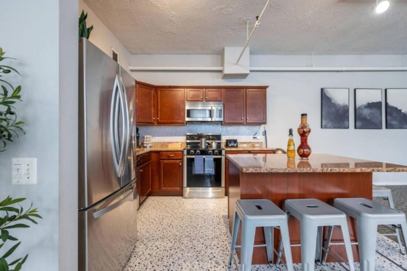 Apartment Sleep 14 Downtown, Vintage 5bd-2ba Gym & Patio *