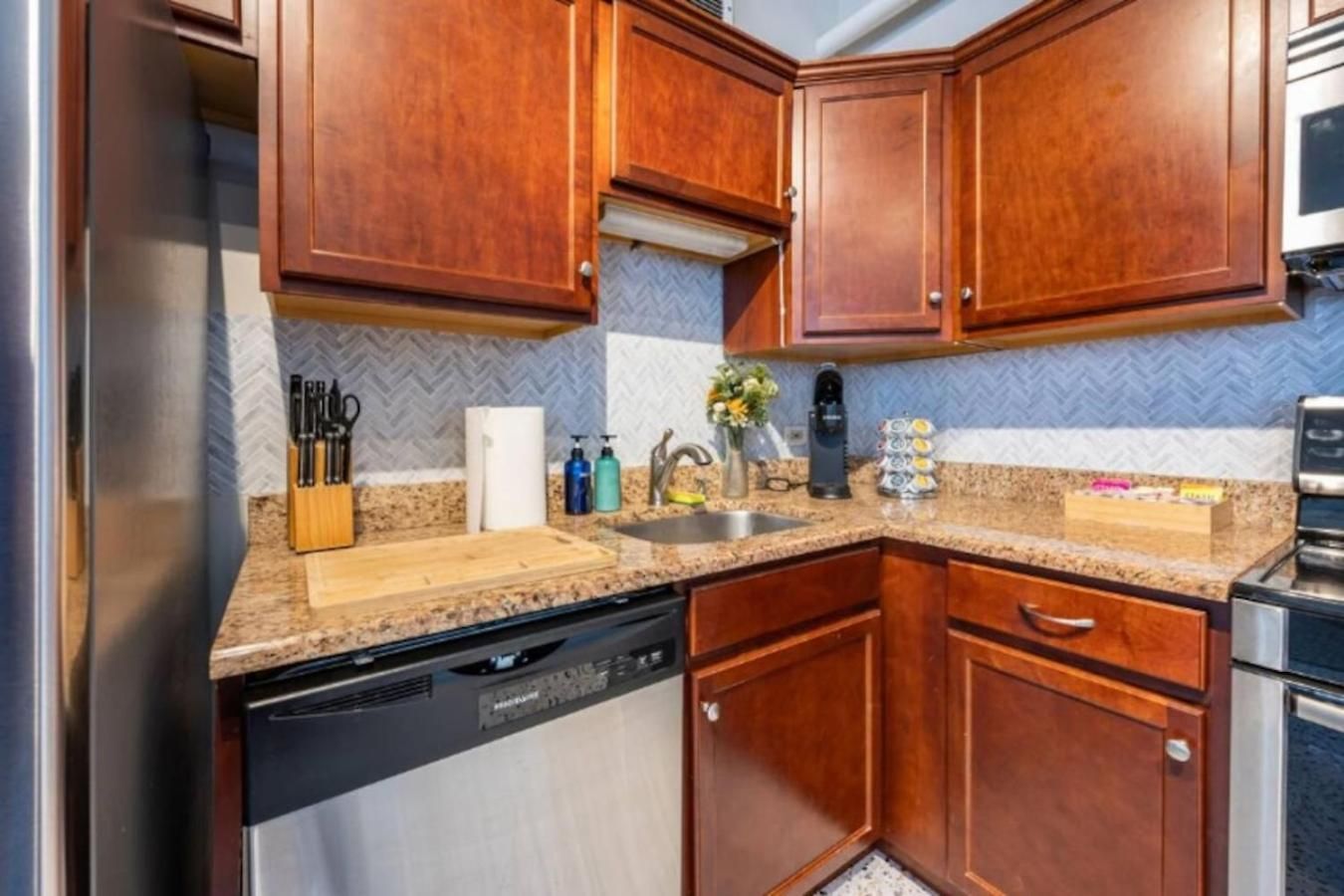 Sleep 14 Downtown, Vintage 5bd-2ba Gym & Patio * Chicago