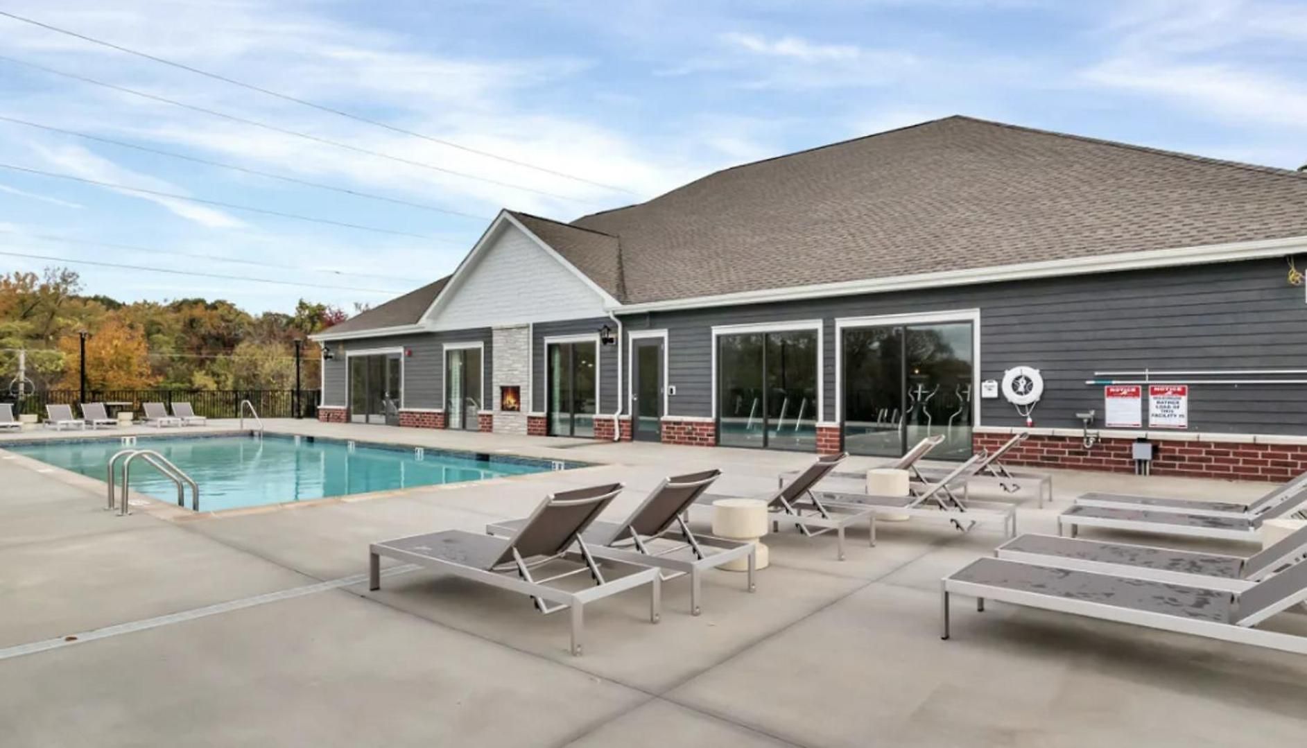 Landing Modern 2bd Clubhouse Gym *