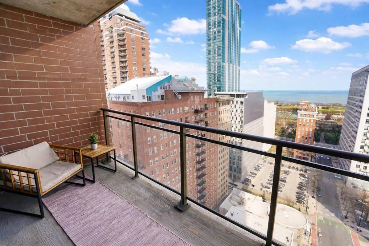 21st Floor Skyline 2br Near Grant Park & Field Museum