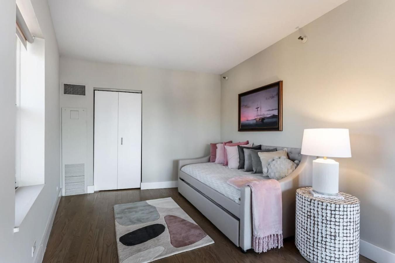 Downtown Penthouse 3bd Views Parking Gym #2 *