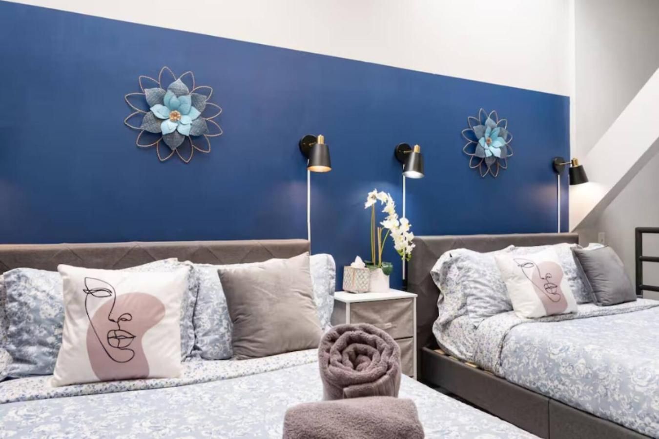 Apartment Sleep 25 - Huge Downtown Vintage Lofts, Balcony & Gym *
