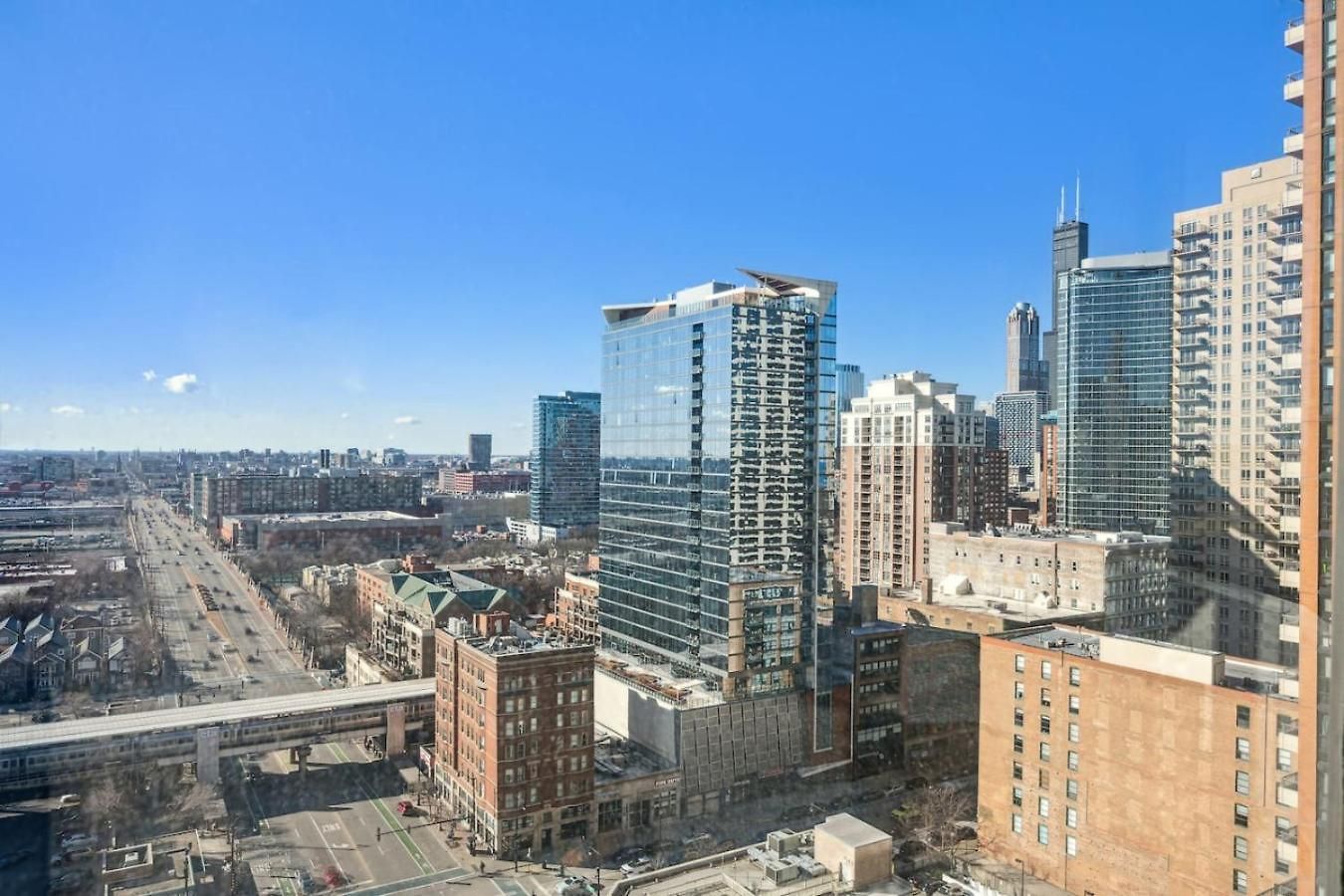 Mich Ave Downtown 2bd, Grant Park Museums #25 *