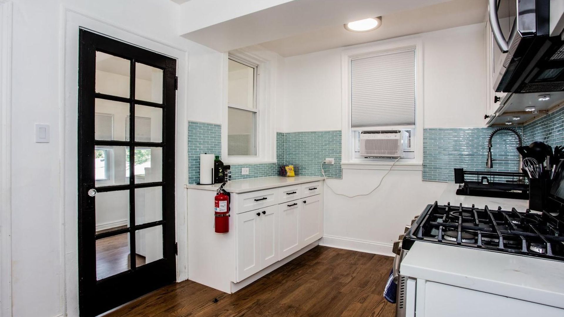 King Bed, Great Wifi, United Center, Walk To Train Apartment Chicago