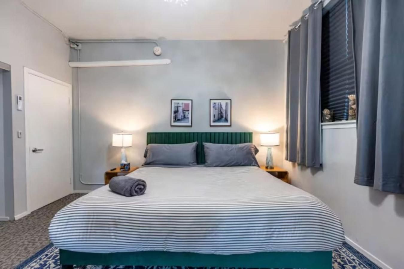 Sleep 14 Downtown, Vintage 5bd-2ba Gym & Patio