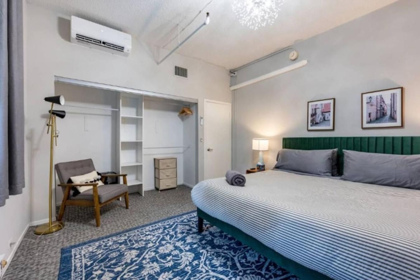 Apartment Sleep 14 Downtown, Vintage 5bd-2ba Gym & Patio Chicago