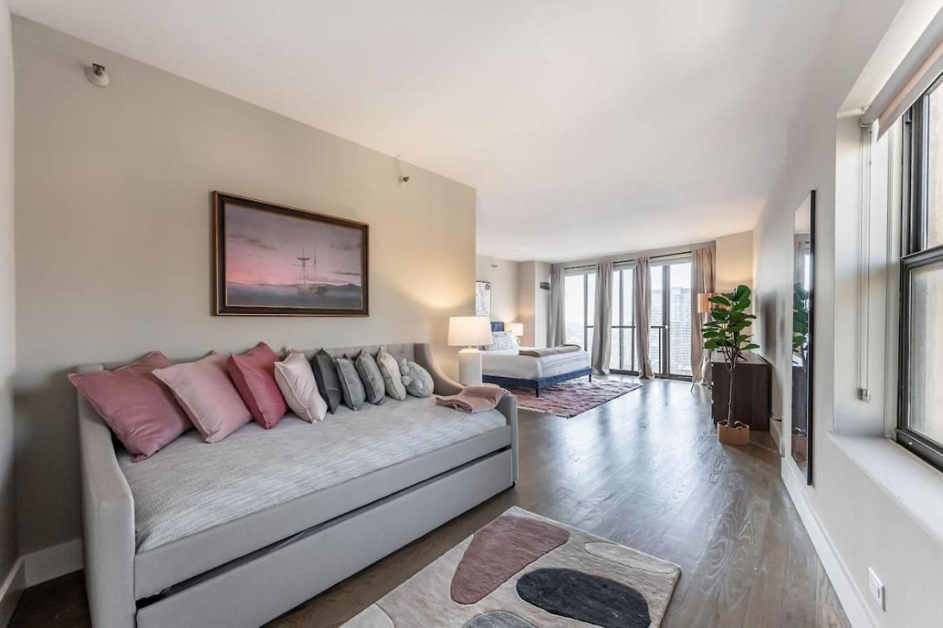 Apartment Downtown Penthouse 3bd Views Parking Gym #2 *