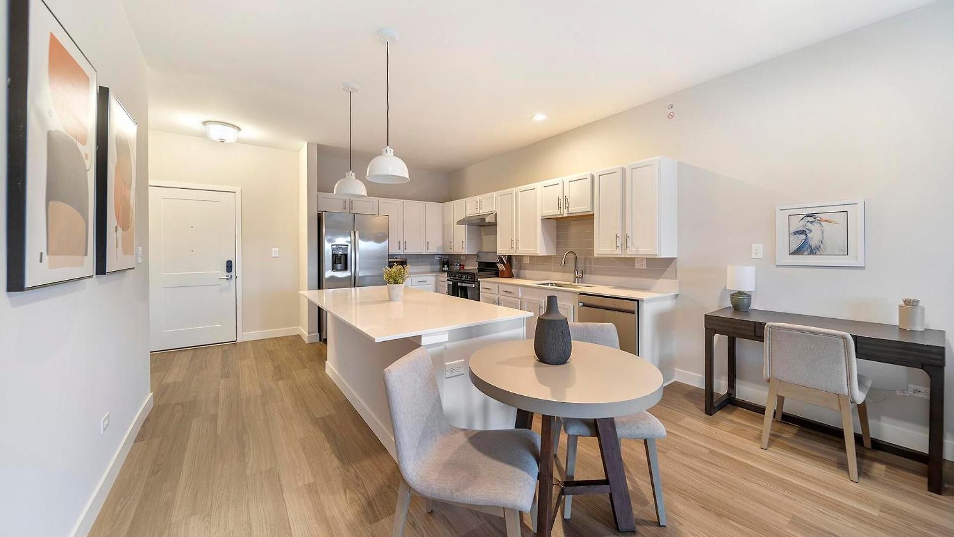 Landing Modern 2bd Clubhouse Gym Chicago