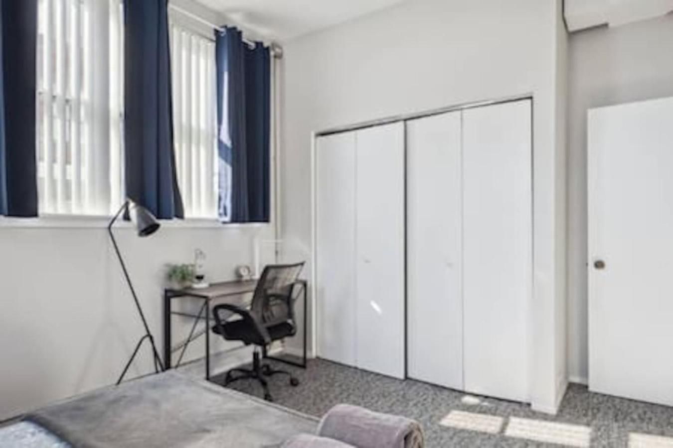 Sleep 14 Downtown, Vintage 5bd-2ba Gym & Patio Chicago