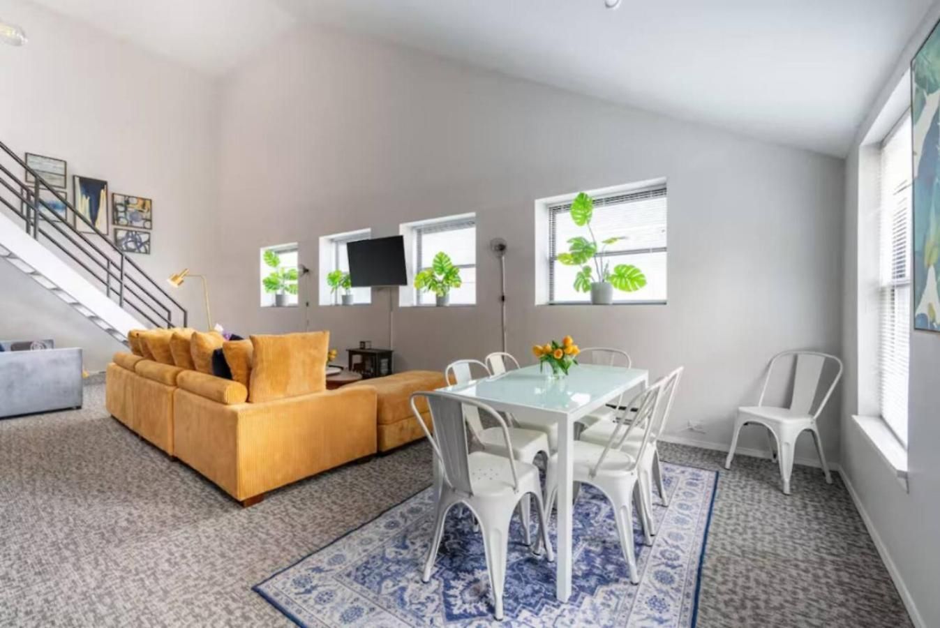 Sleep 25 - Huge Downtown Vintage Lofts, Balcony & Gym Chicago