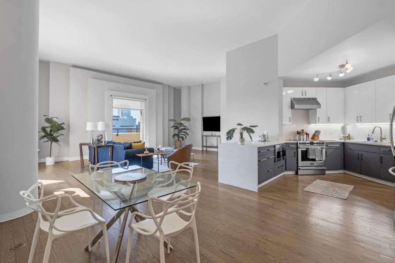 Apartment Dtown Penthouse - 4bd-4ba Parking Gym *