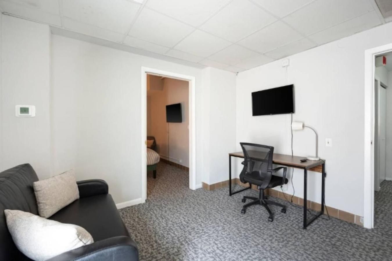 Sleep 14 Downtown, Vintage 5bd-2ba Gym & Patio * Chicago