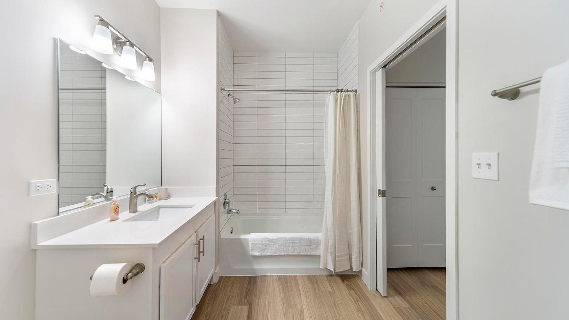 Landing Modern 2bd Clubhouse Gym Apartment *