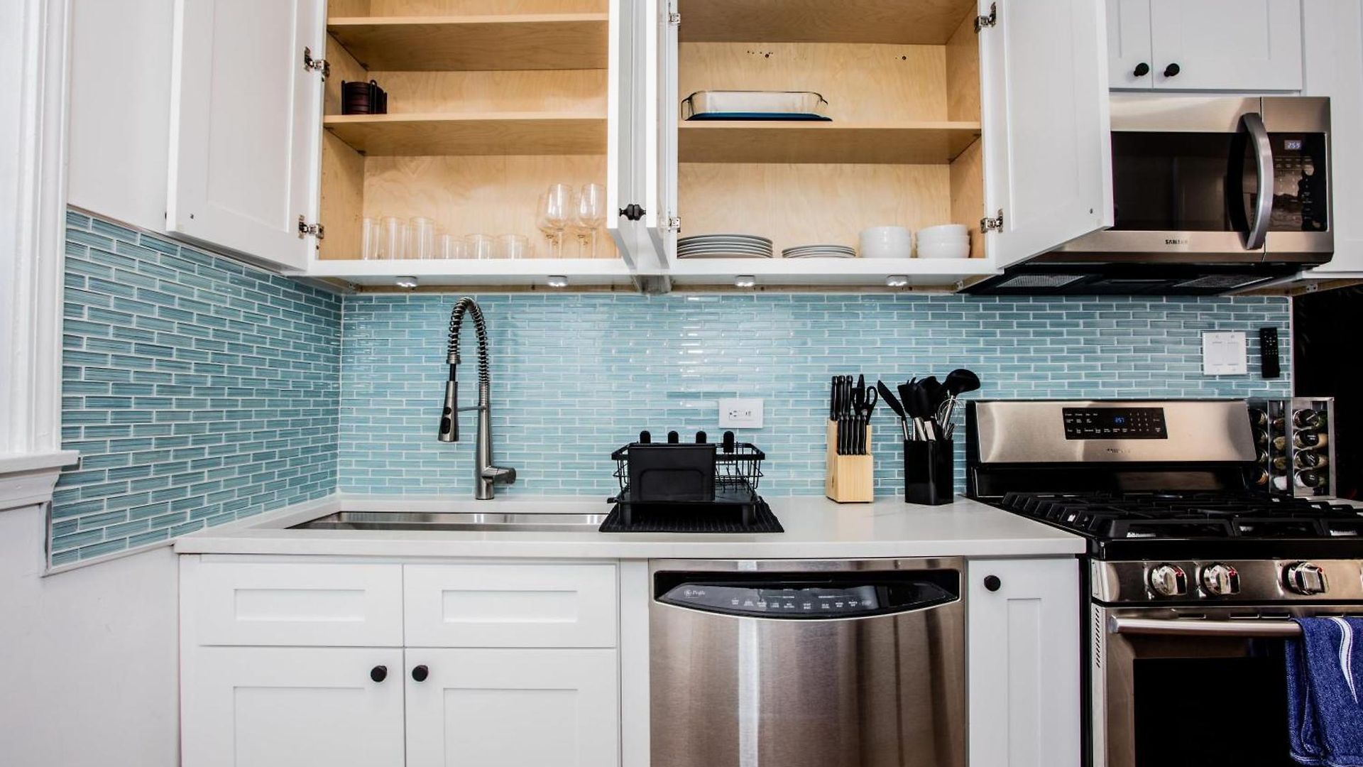 King Bed, Great Wifi, United Center, Walk To Train * Chicago