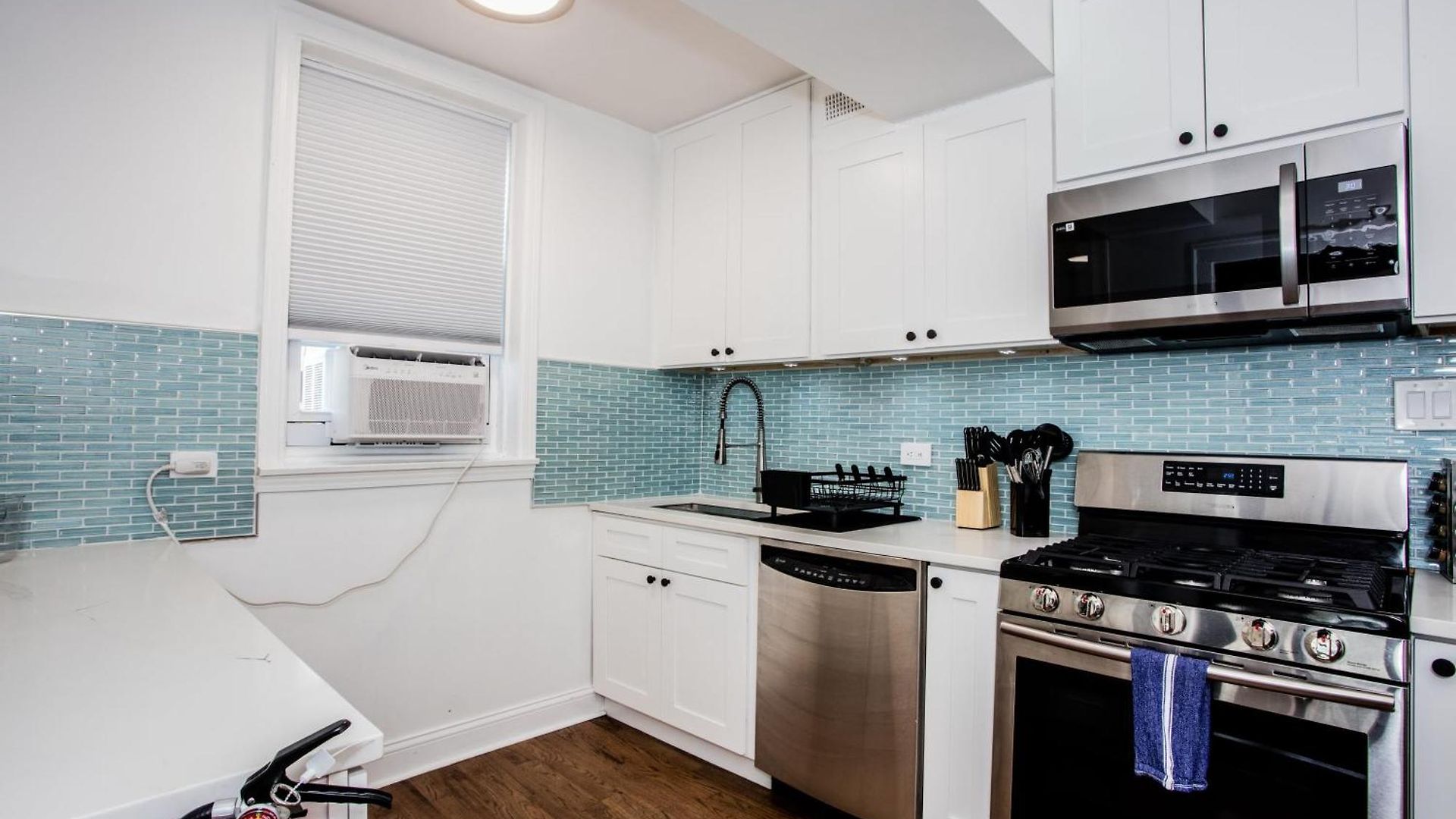 King Bed, Great Wifi, United Center, Walk To Train Apartment Chicago