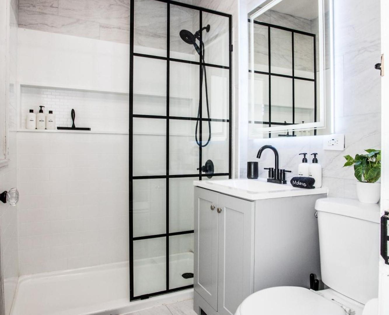 King Bed, Great Wifi, United Center, Walk To Train Apartment Chicago