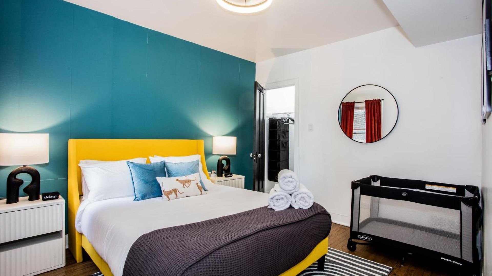 King Bed, Great Wifi, United Center, Walk To Train Chicago