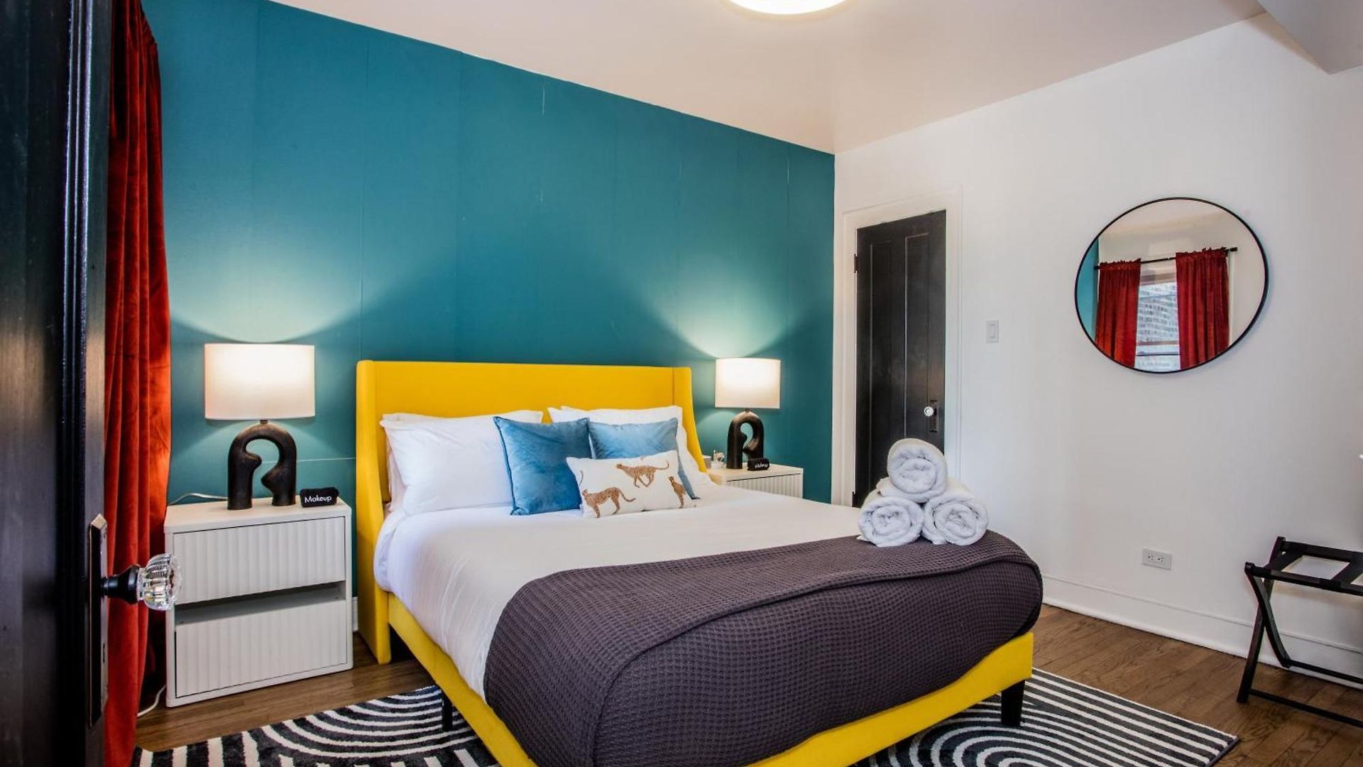 King Bed, Great Wifi, United Center, Walk To Train Chicago