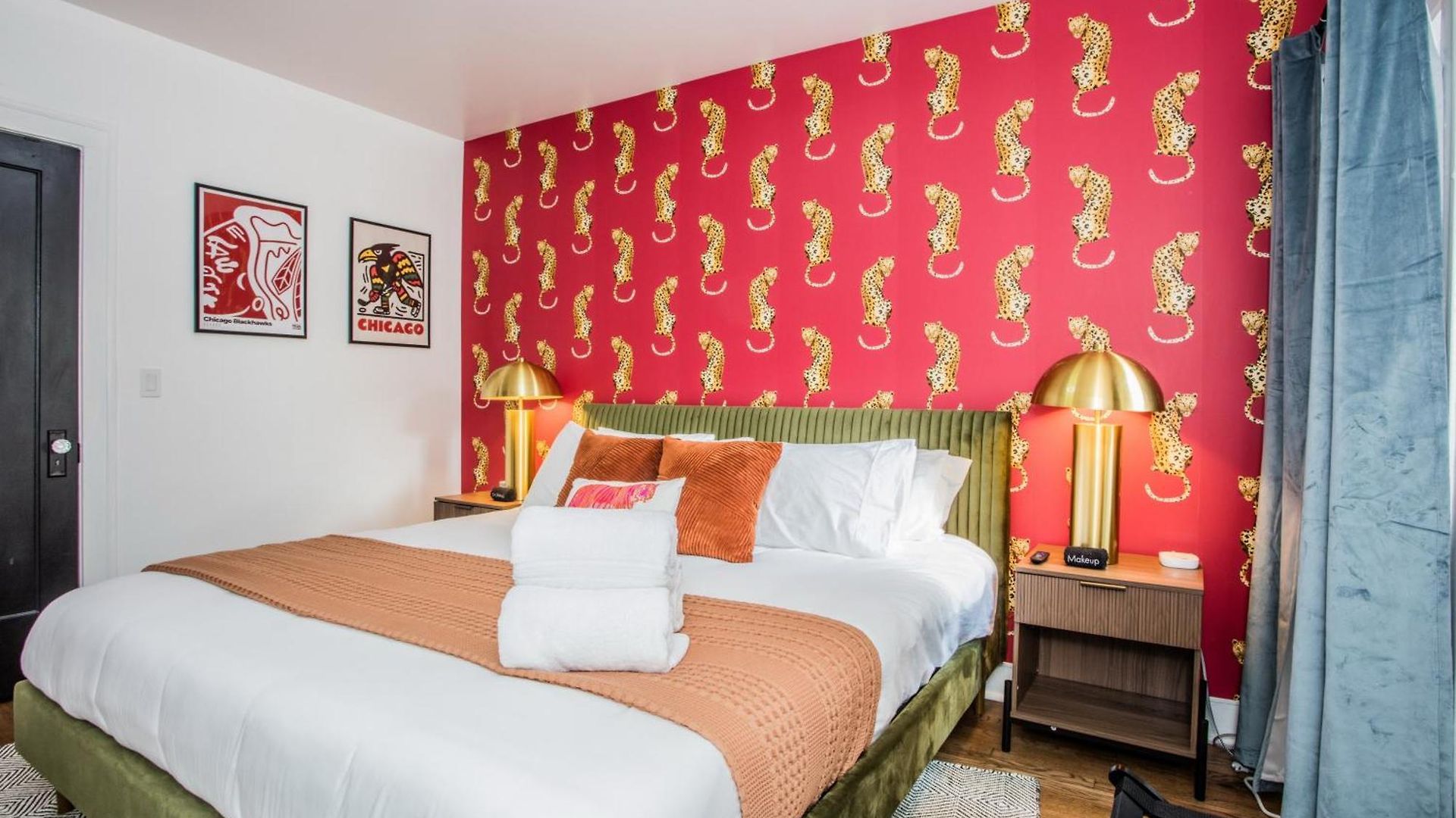King Bed, Great Wifi, United Center, Walk To Train Apartment *