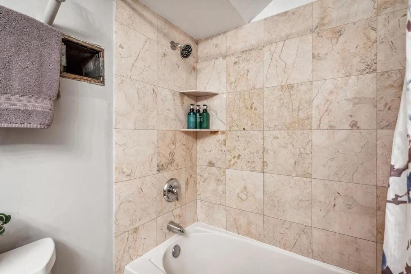 Sleep 25 - Huge Downtown Vintage Lofts, Balcony & Gym Apartment *