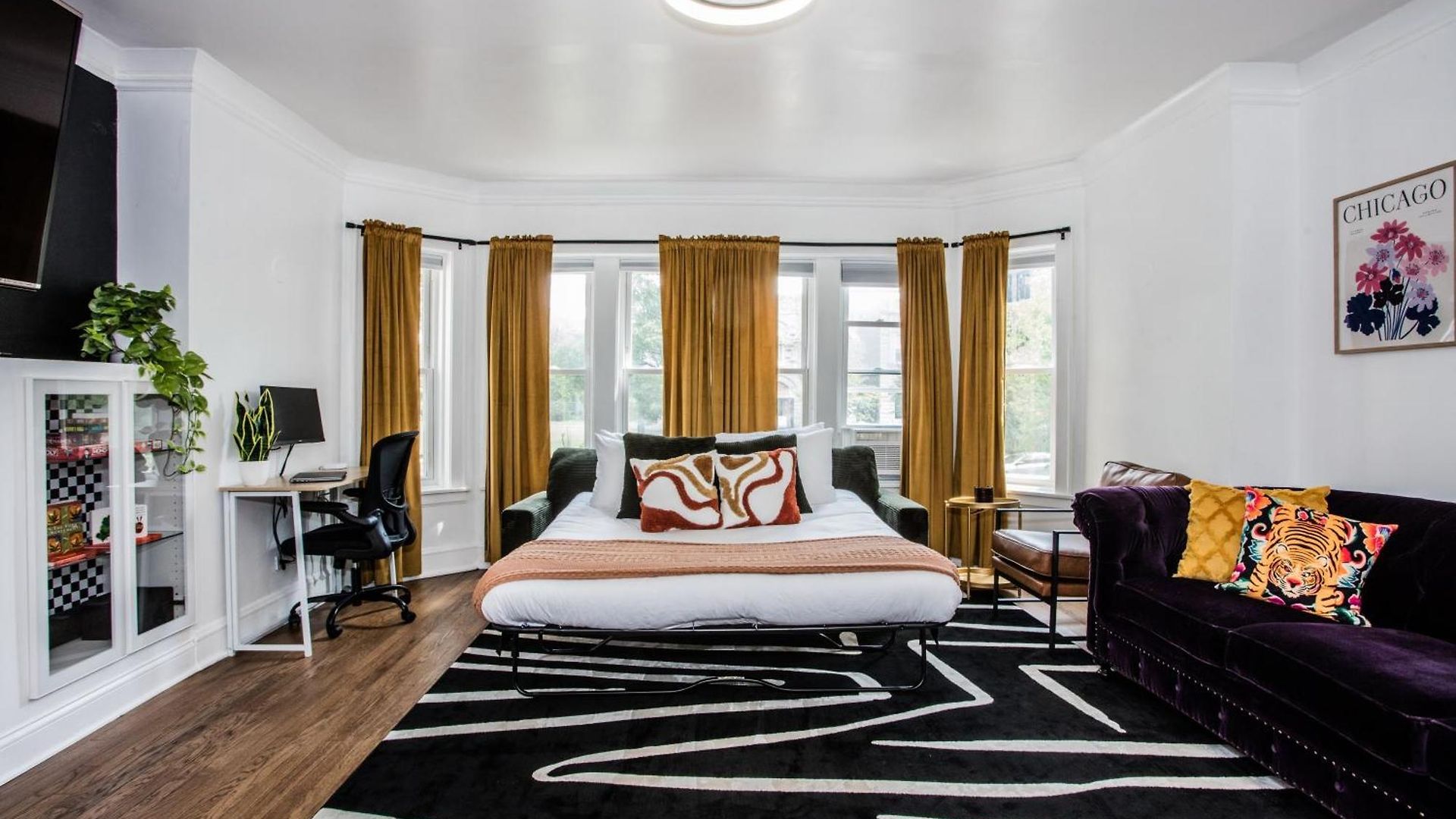 King Bed, Great Wifi, United Center, Walk To Train Apartment Chicago