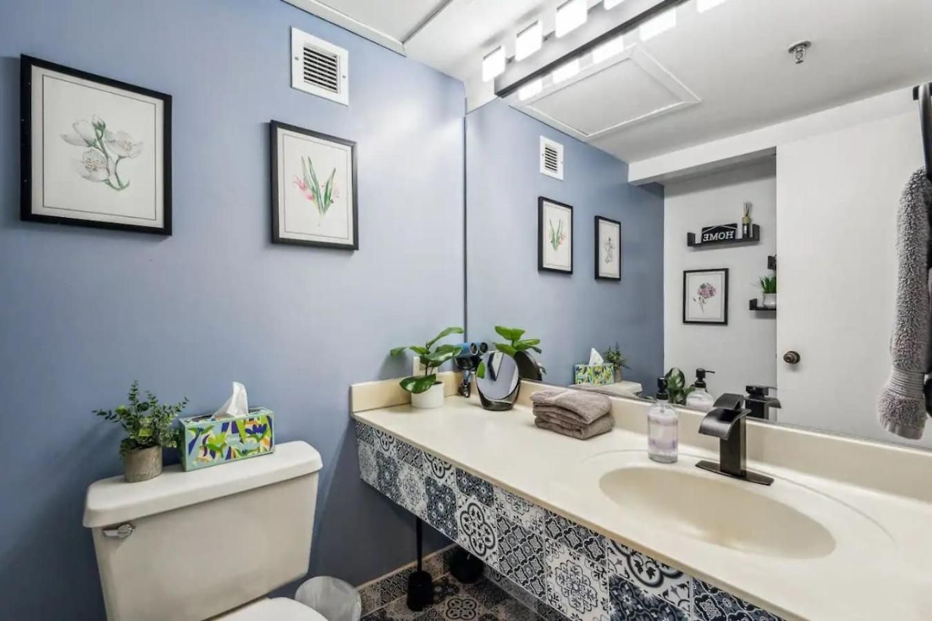Sleep 25 - Huge Downtown Vintage Lofts, Balcony & Gym Apartment