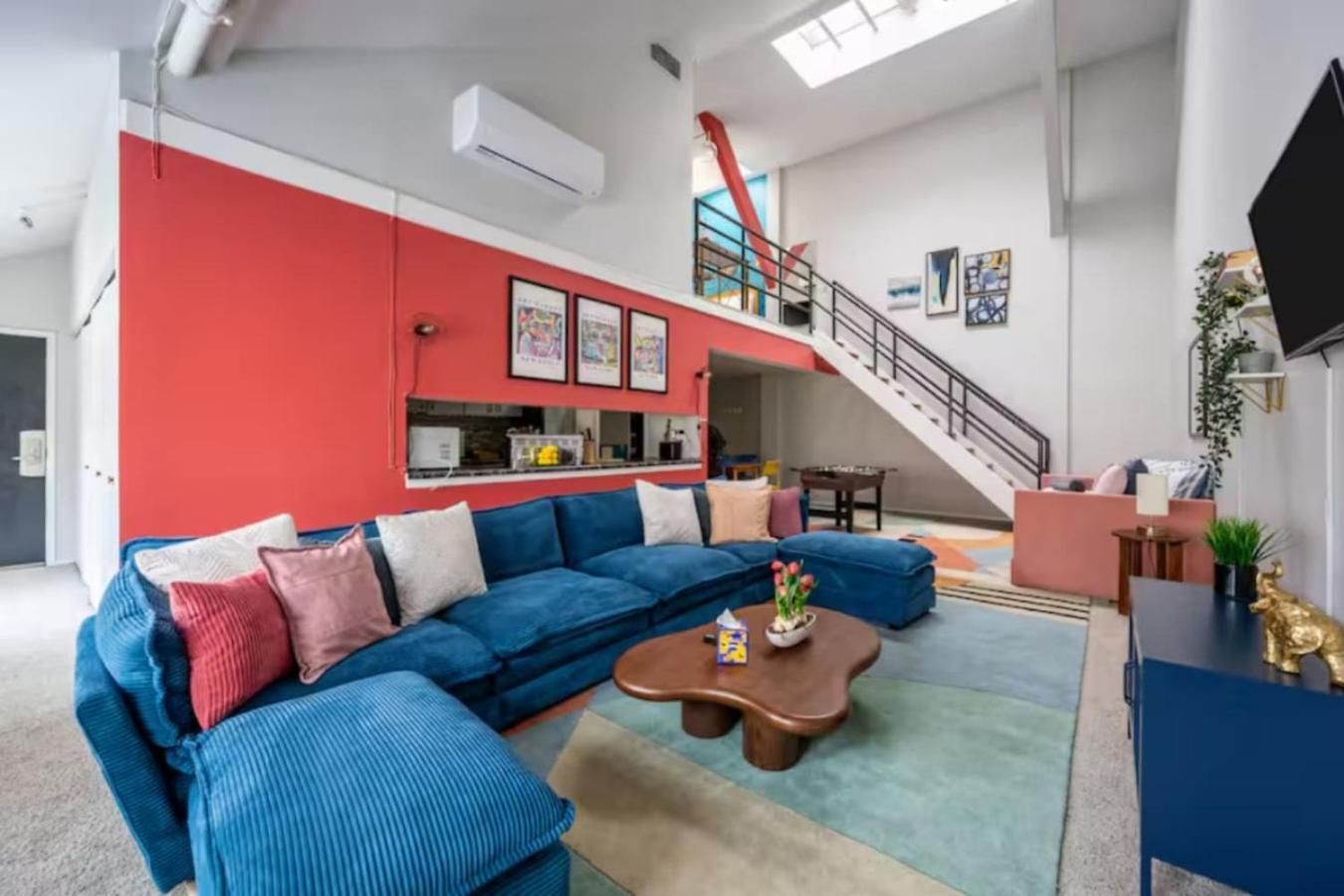 Apartment Sleep 25 - Huge Downtown Vintage Lofts, Balcony & Gym
