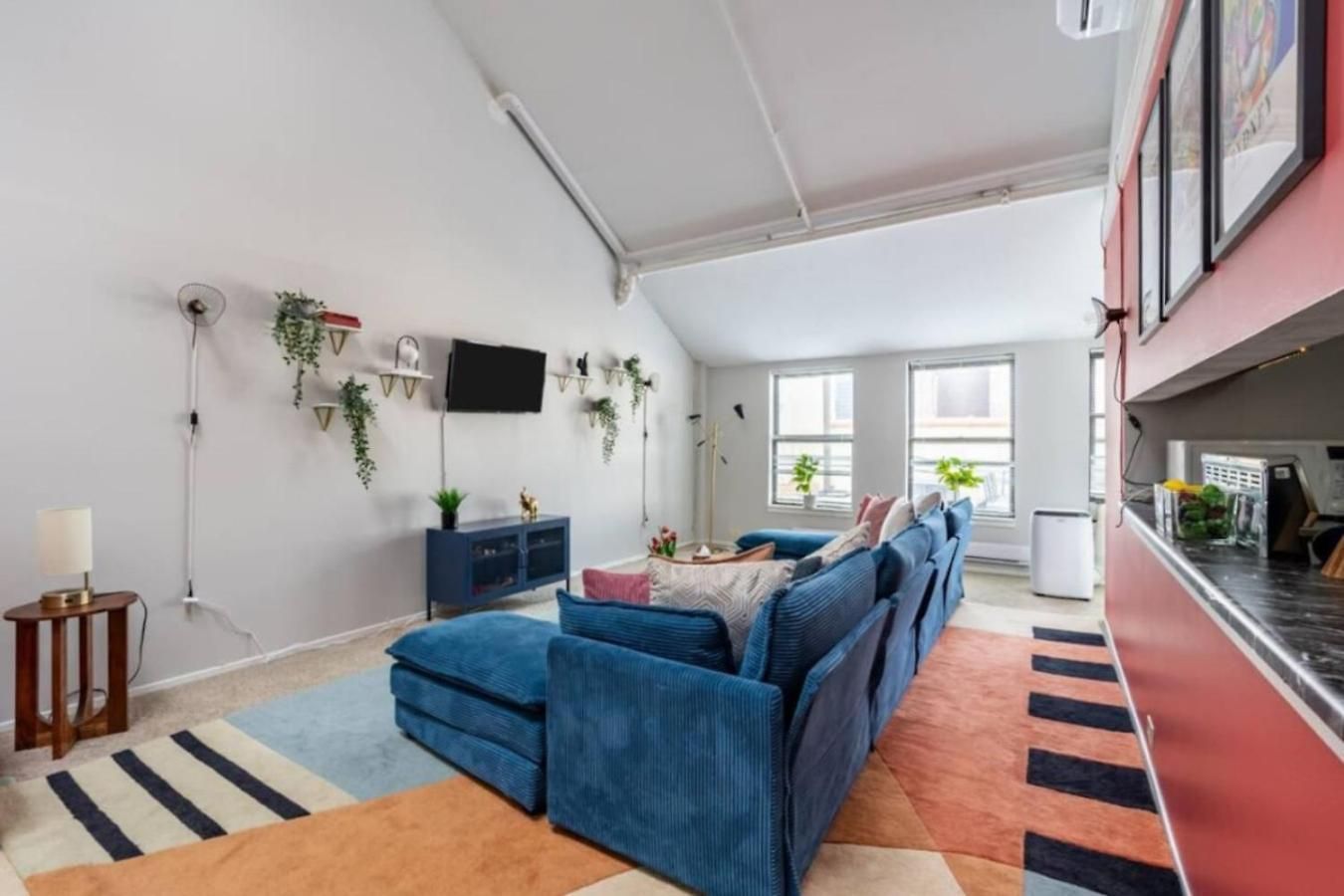 Apartment Sleep 25 - Huge Downtown Vintage Lofts, Balcony & Gym *