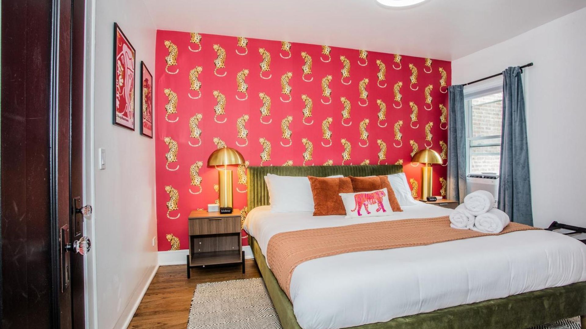 King Bed, Great Wifi, United Center, Walk To Train Chicago