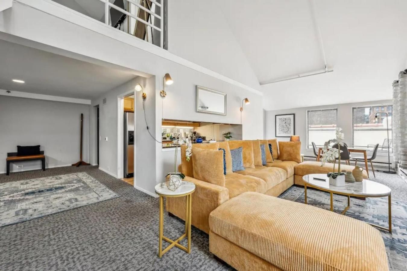 Sleep 25 - Huge Downtown Vintage Lofts, Balcony & Gym * Chicago