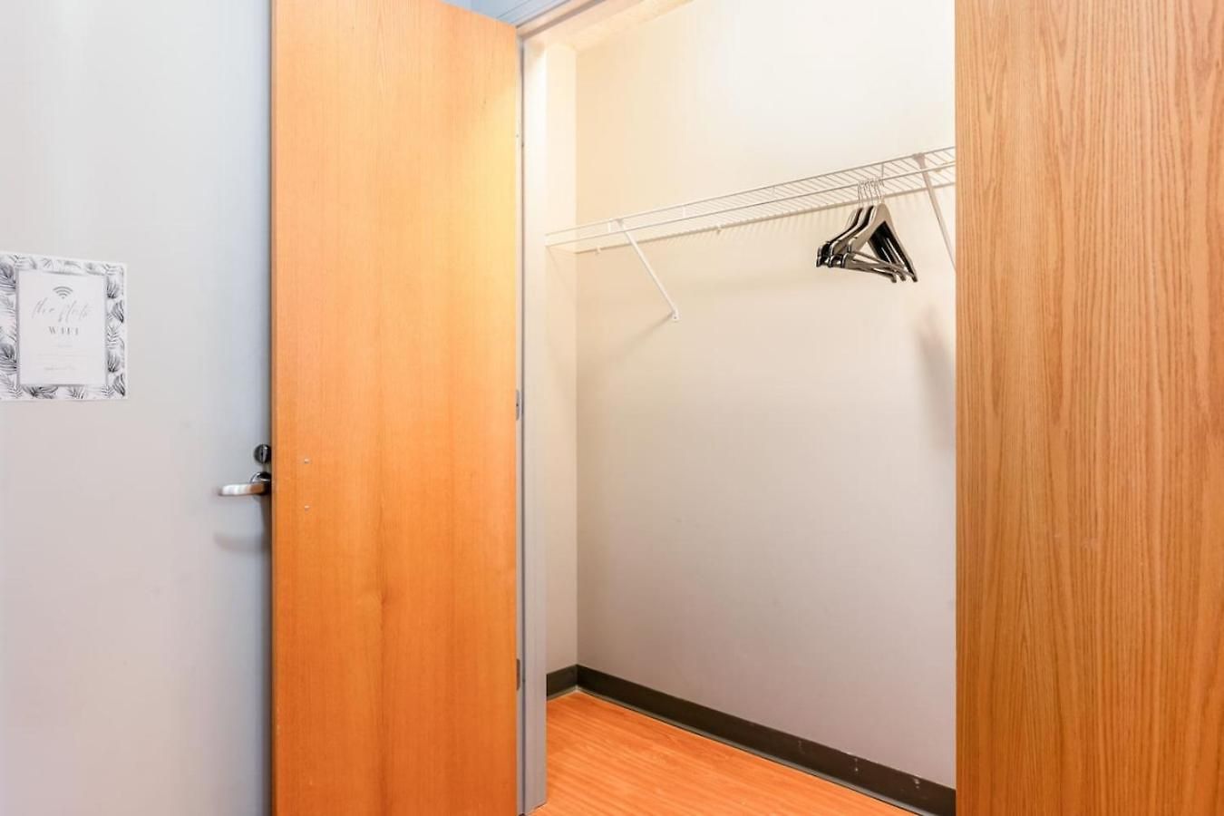Apartment Downtown 9bd - Sleep 18 - *