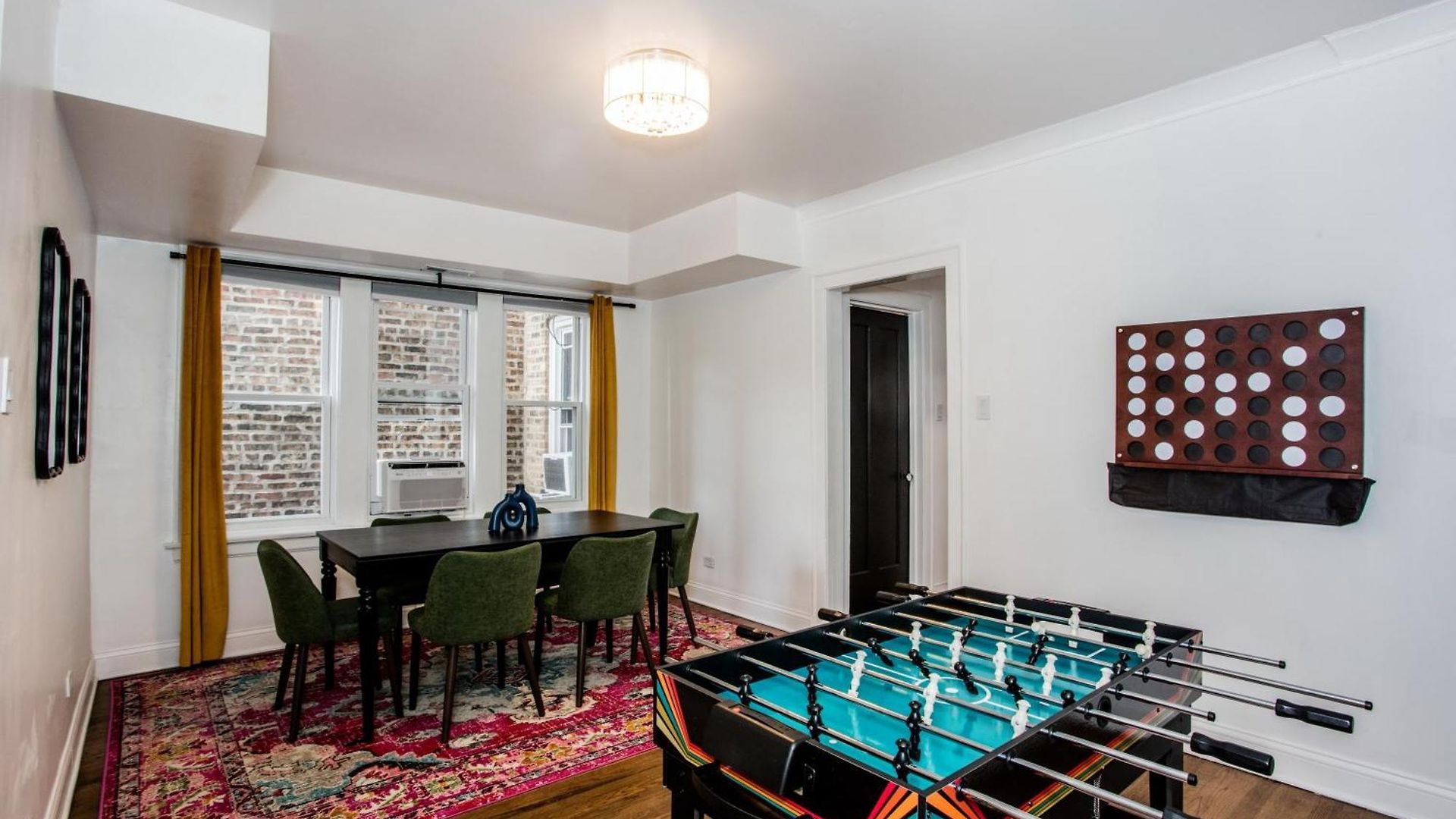 King Bed, Great Wifi, United Center, Walk To Train Apartment