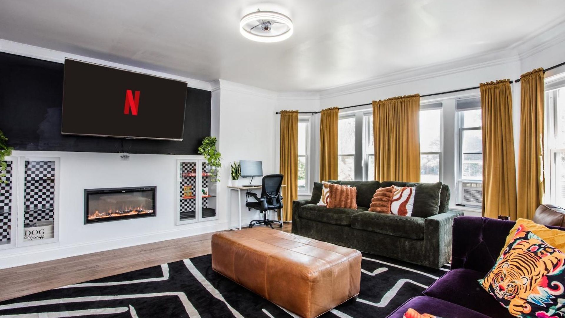 King Bed, Great Wifi, United Center, Walk To Train Apartment Chicago
