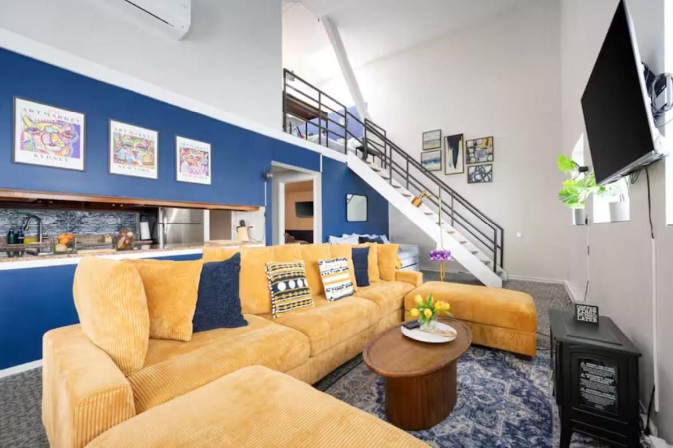 Sleep 25 - Huge Downtown Vintage Lofts, Balcony & Gym * Chicago