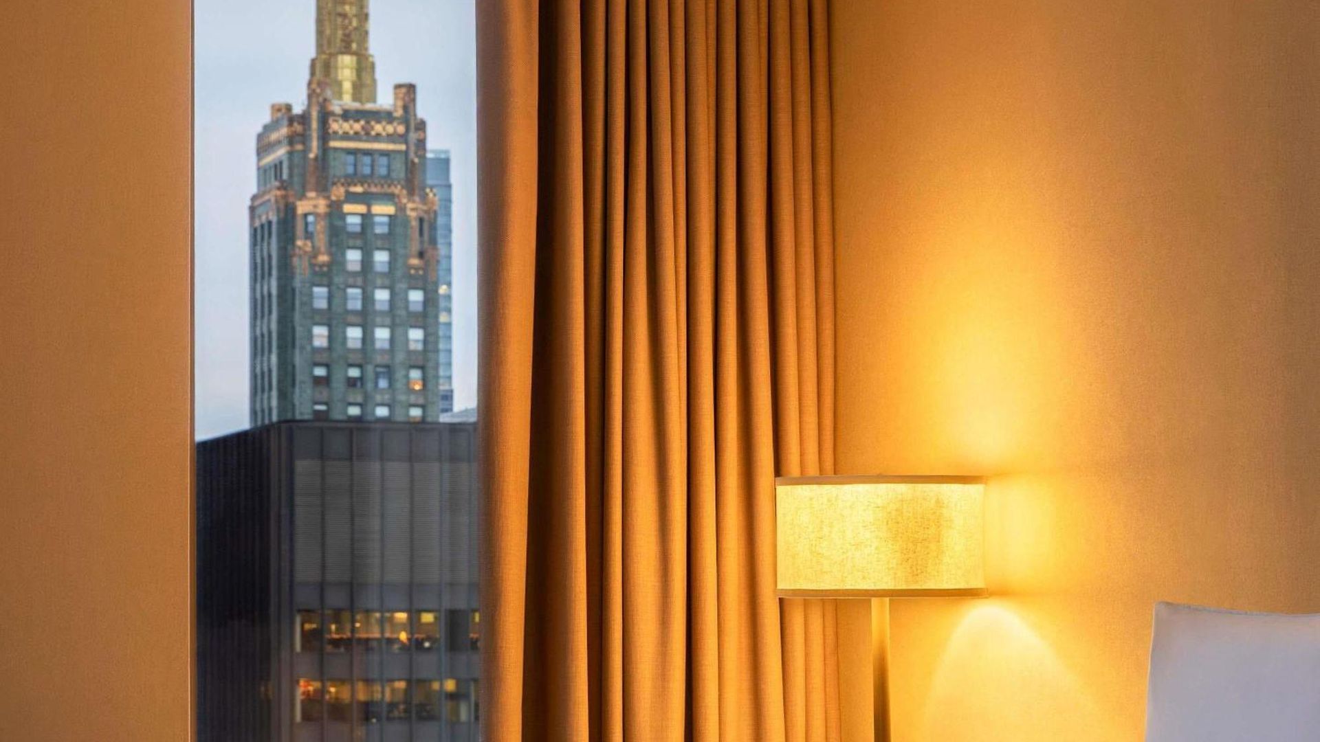 Hotel Fairmont Millennium Park 4*