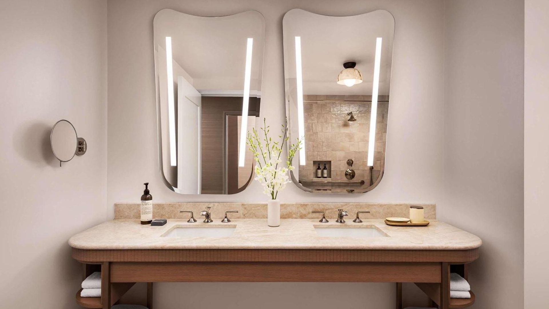 Fairmont Millennium Park 4*