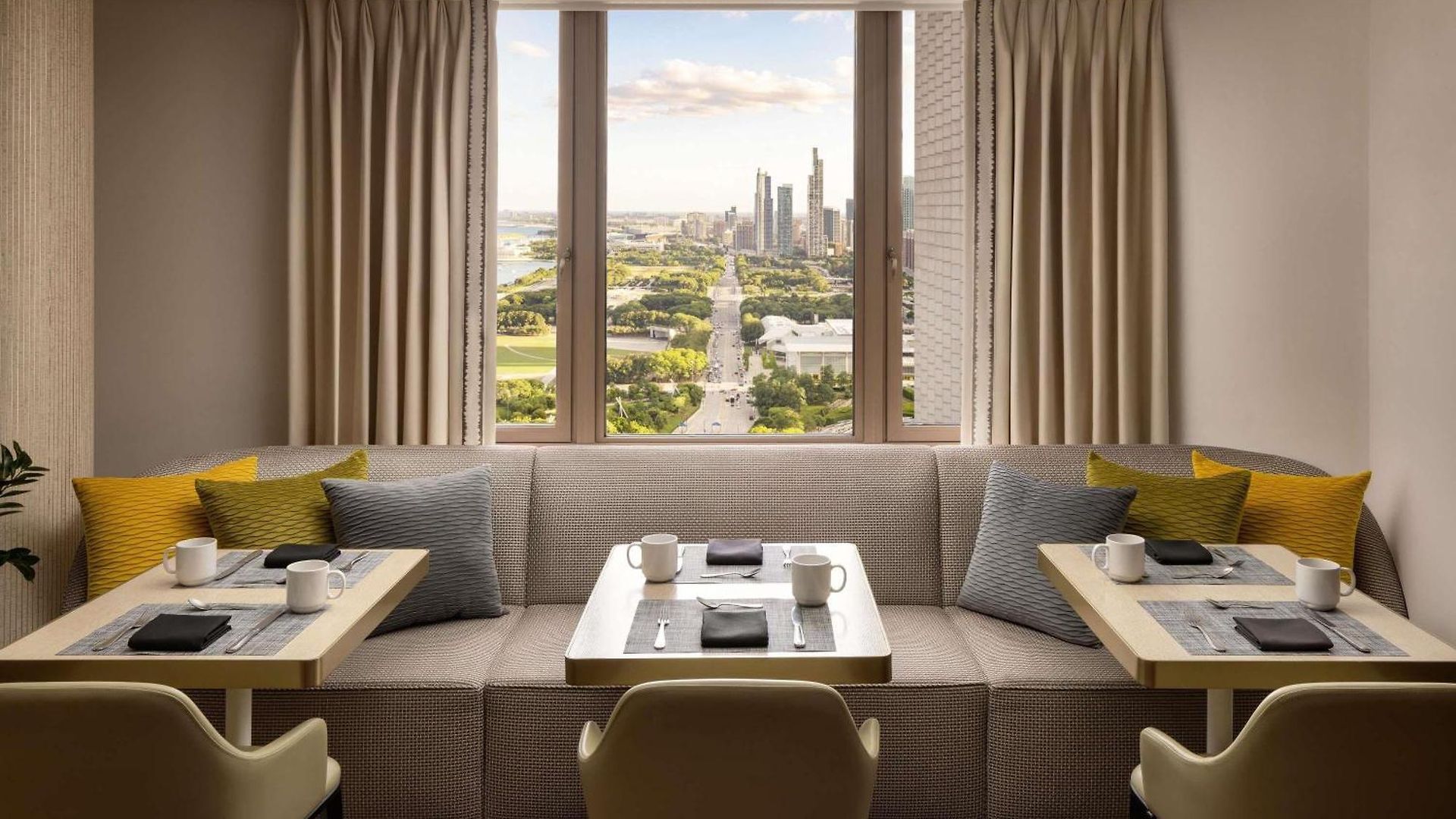 Hotel Fairmont Millennium Park 4*
